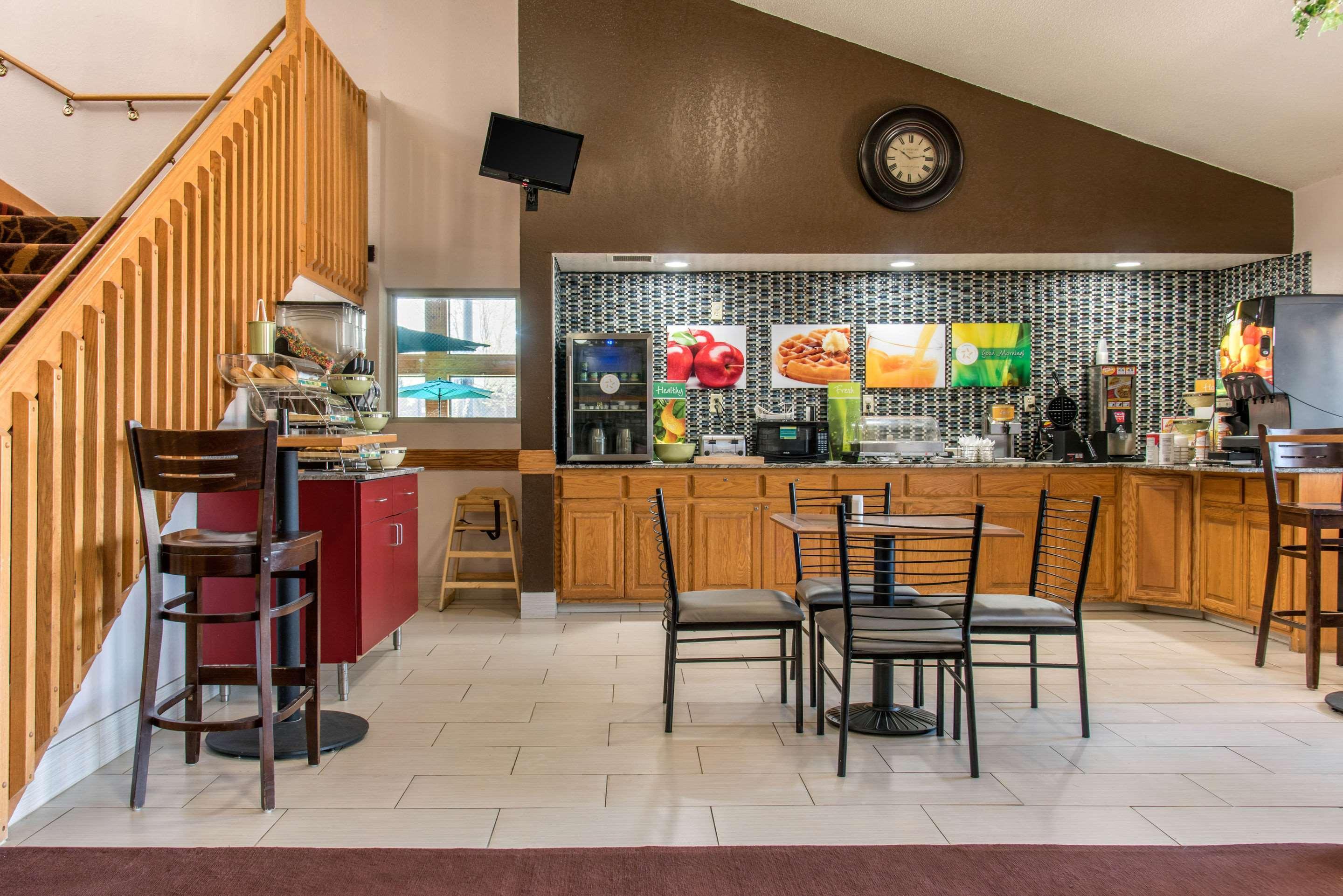 凯艺套房酒店 New Prague 外观 照片