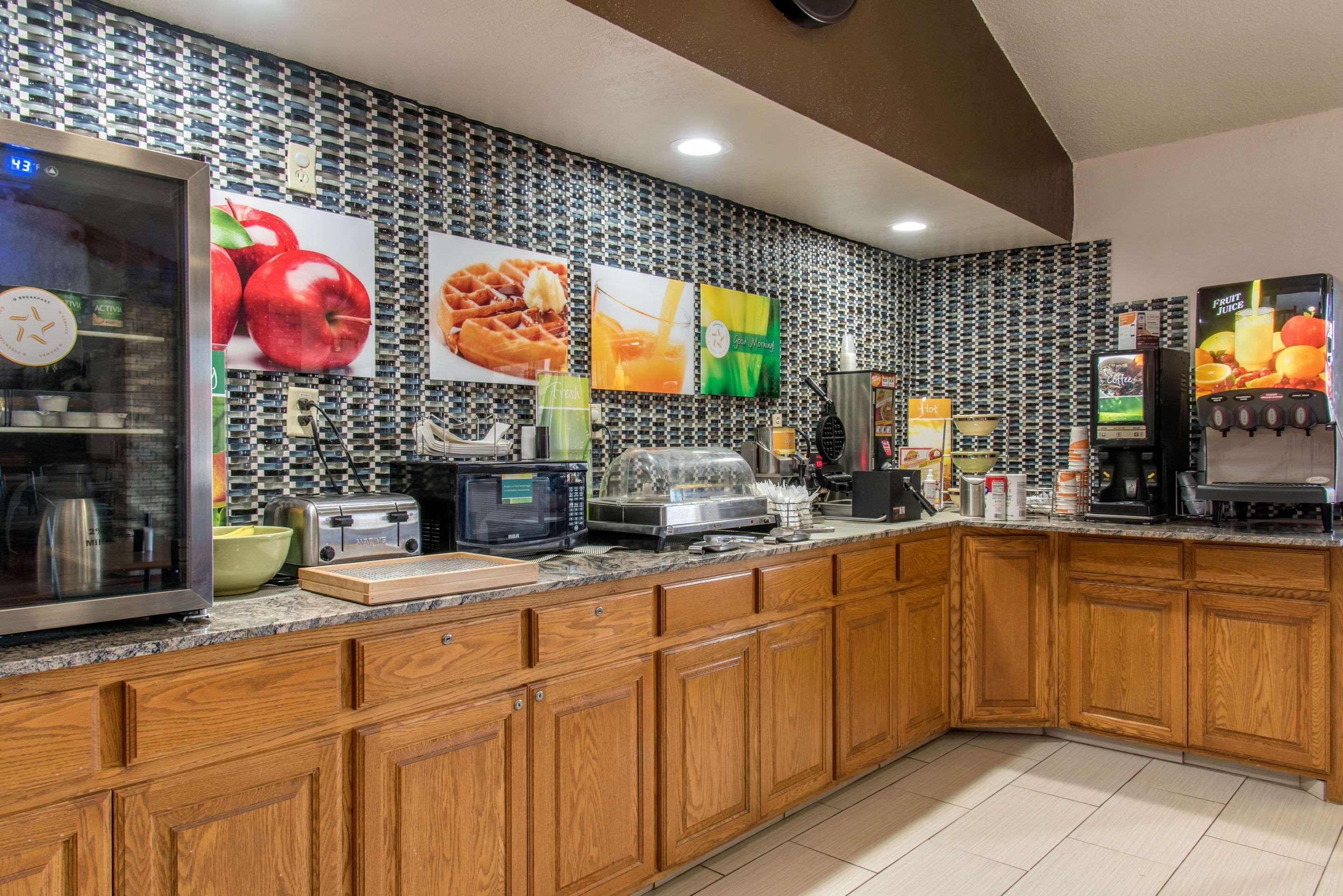 凯艺套房酒店 New Prague 外观 照片